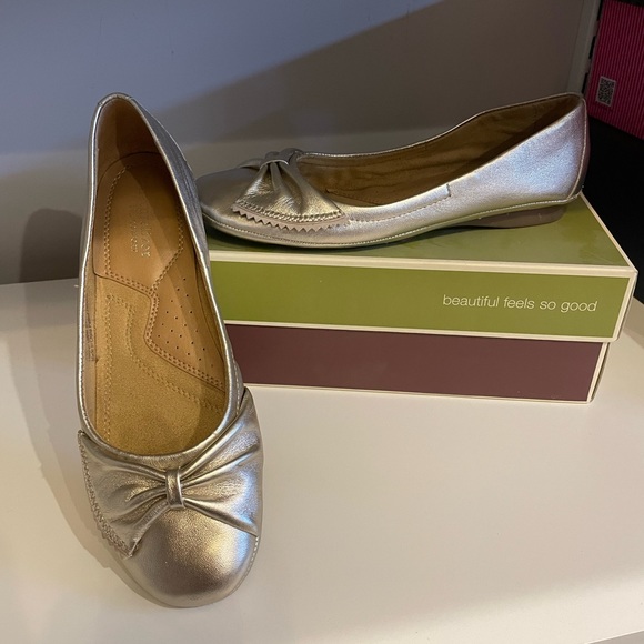 naturalizer gold flats